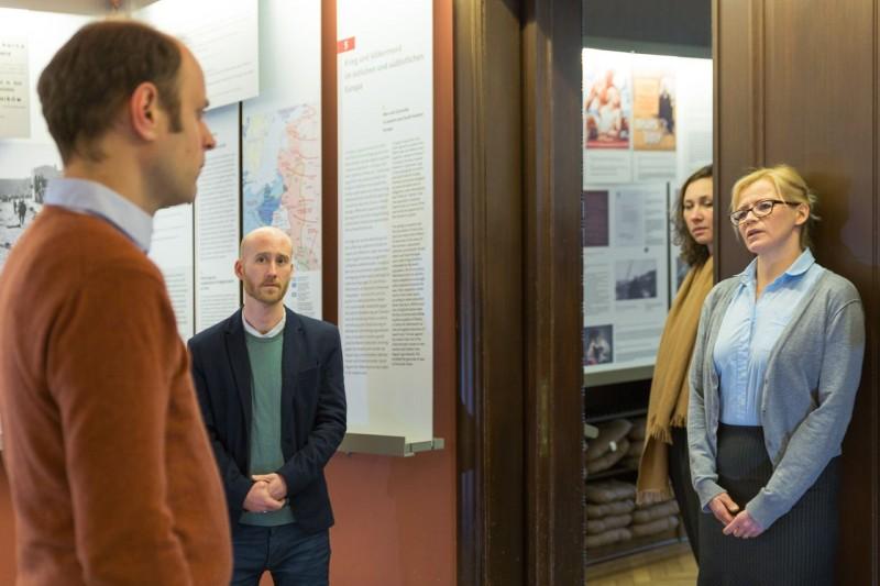 hp_Show_a2_FinkTisch_2